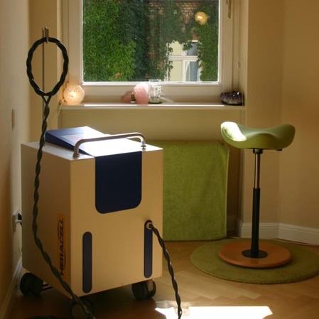 Referenzen: Hochenergetische Impuöstherapie (Magnetfeldtherapie) mit TheraCell 100 bei Schmerzen in der Mannheimer Naturheilpraxis kerngesund² von Heilpraktiker Michael Hoster.